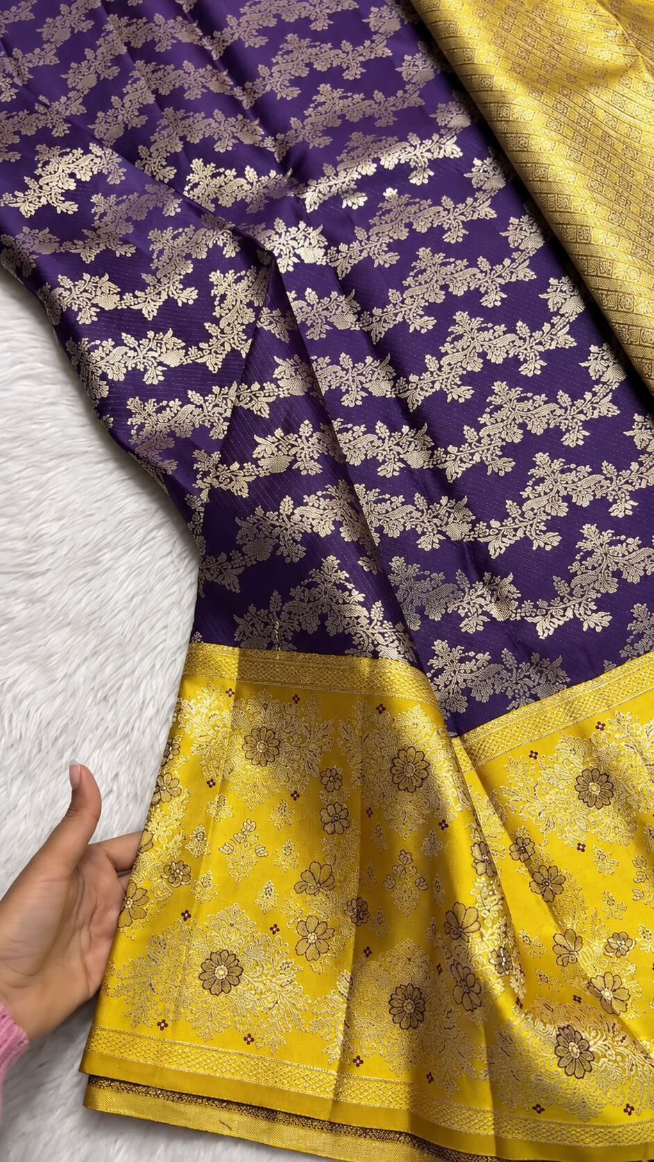 Amiable Purple Pure Banarasi Silk Saree With Assemblage Blouse Piece