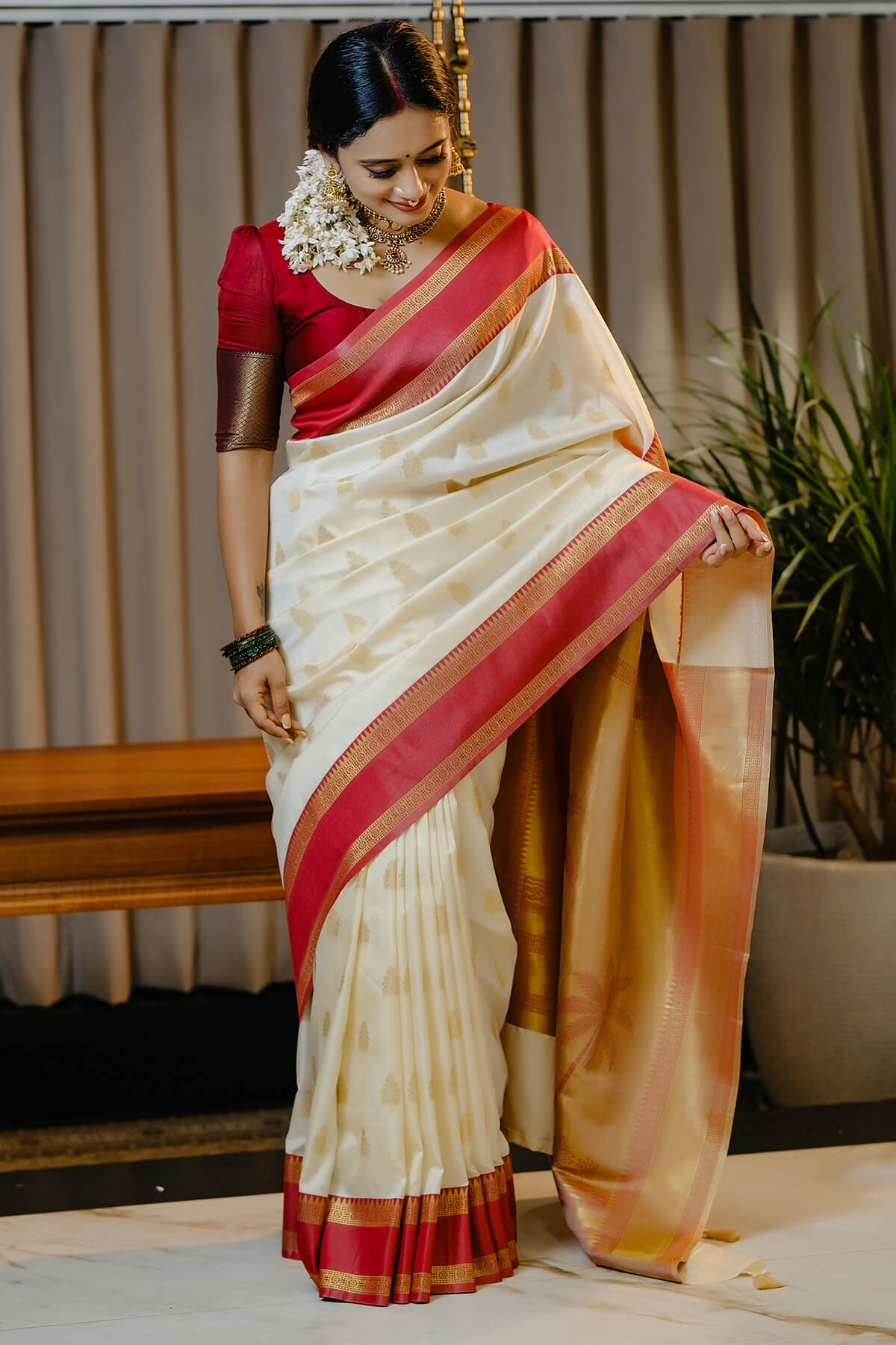 Incomparable Beige Pure Banarasi Silk Saree With Admirable Blouse Piece