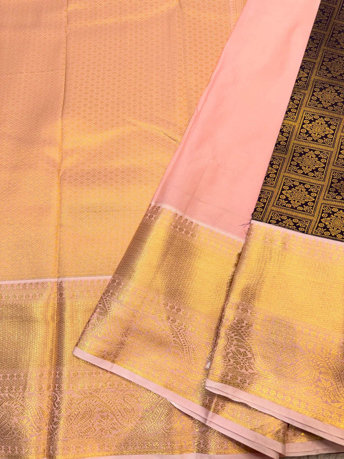 Chatoyant Brown Pure Banarasi Silk Saree With Gratifying Blouse Piece