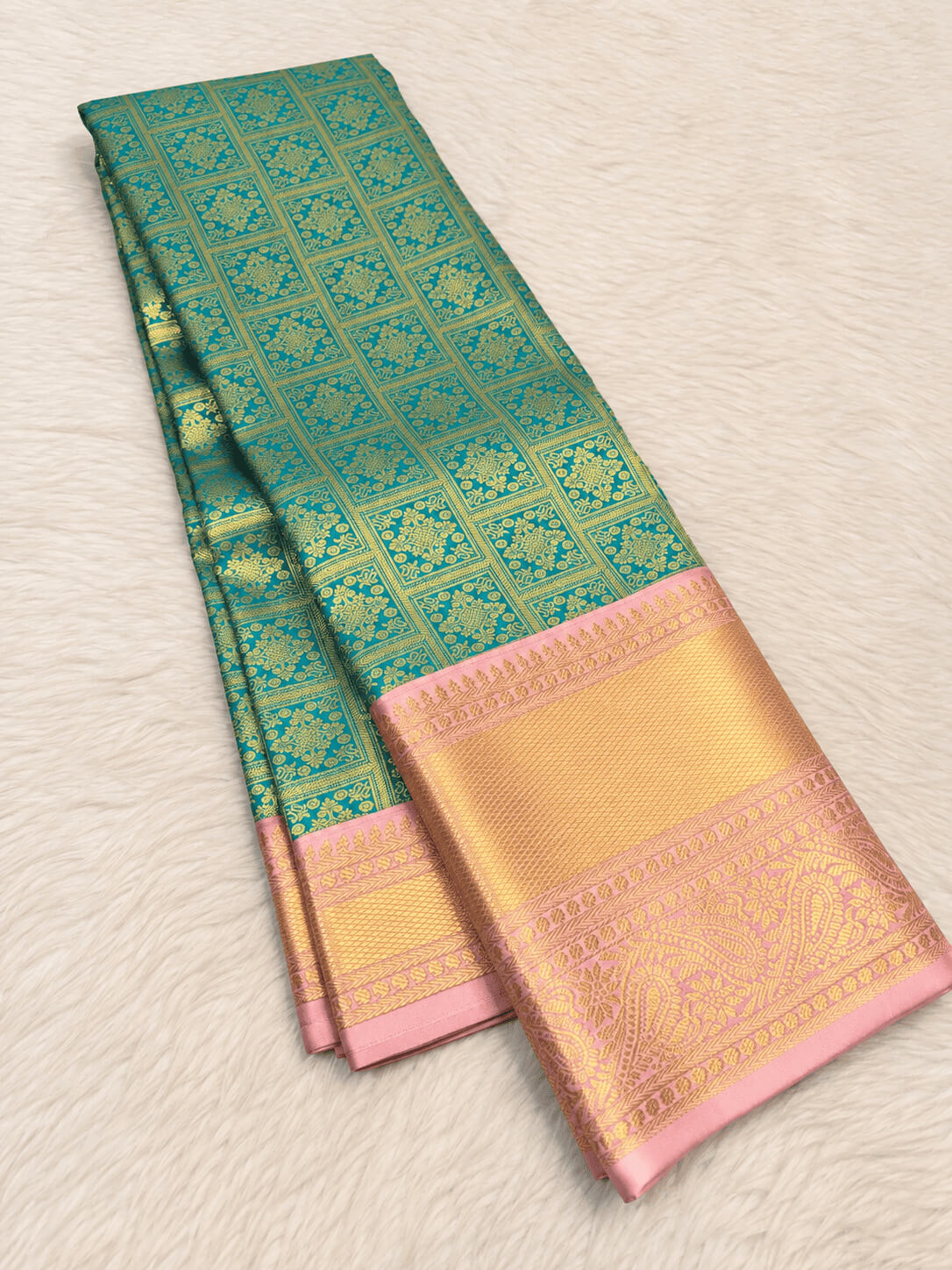 Ornate Sea Green Pure Banarasi Silk Saree With Enticing Blouse Piece