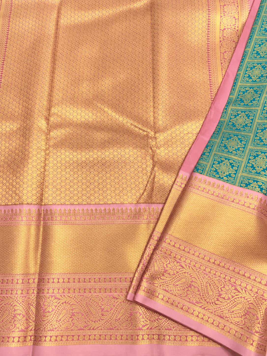 Ornate Sea Green Pure Banarasi Silk Saree With Enticing Blouse Piece