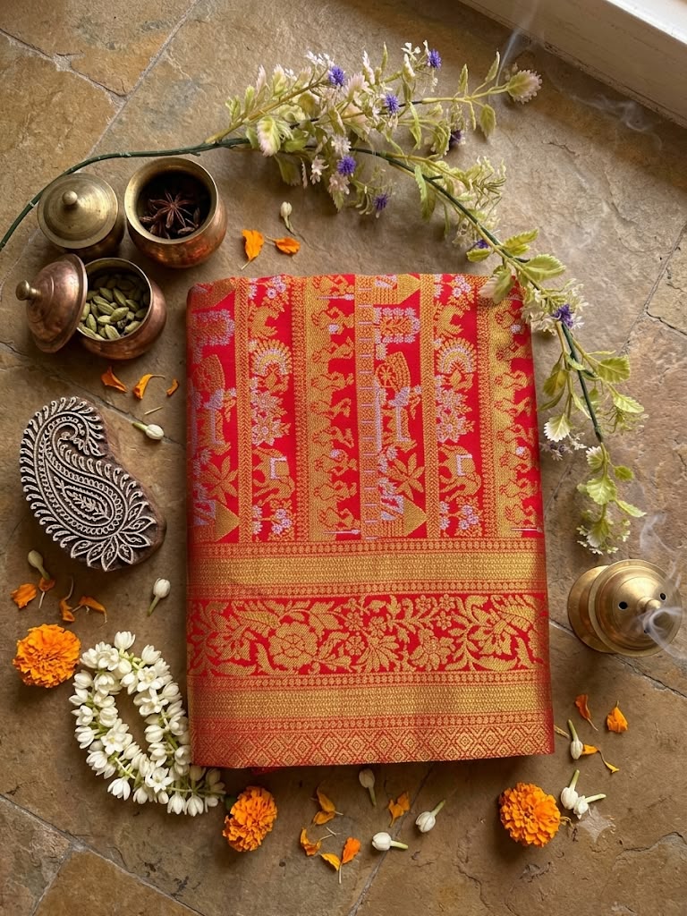 Beauteous Red Pure Banarasi Silk Saree With Ornate Blouse Piece