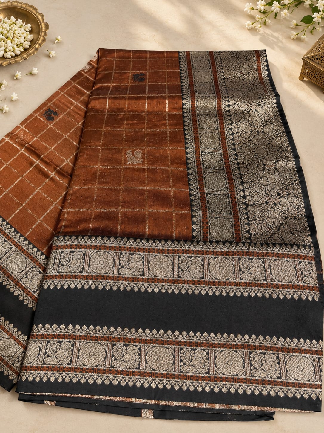 Outstanding Brown Pure Banarasi Silk Saree With Beguiling Blouse Piece