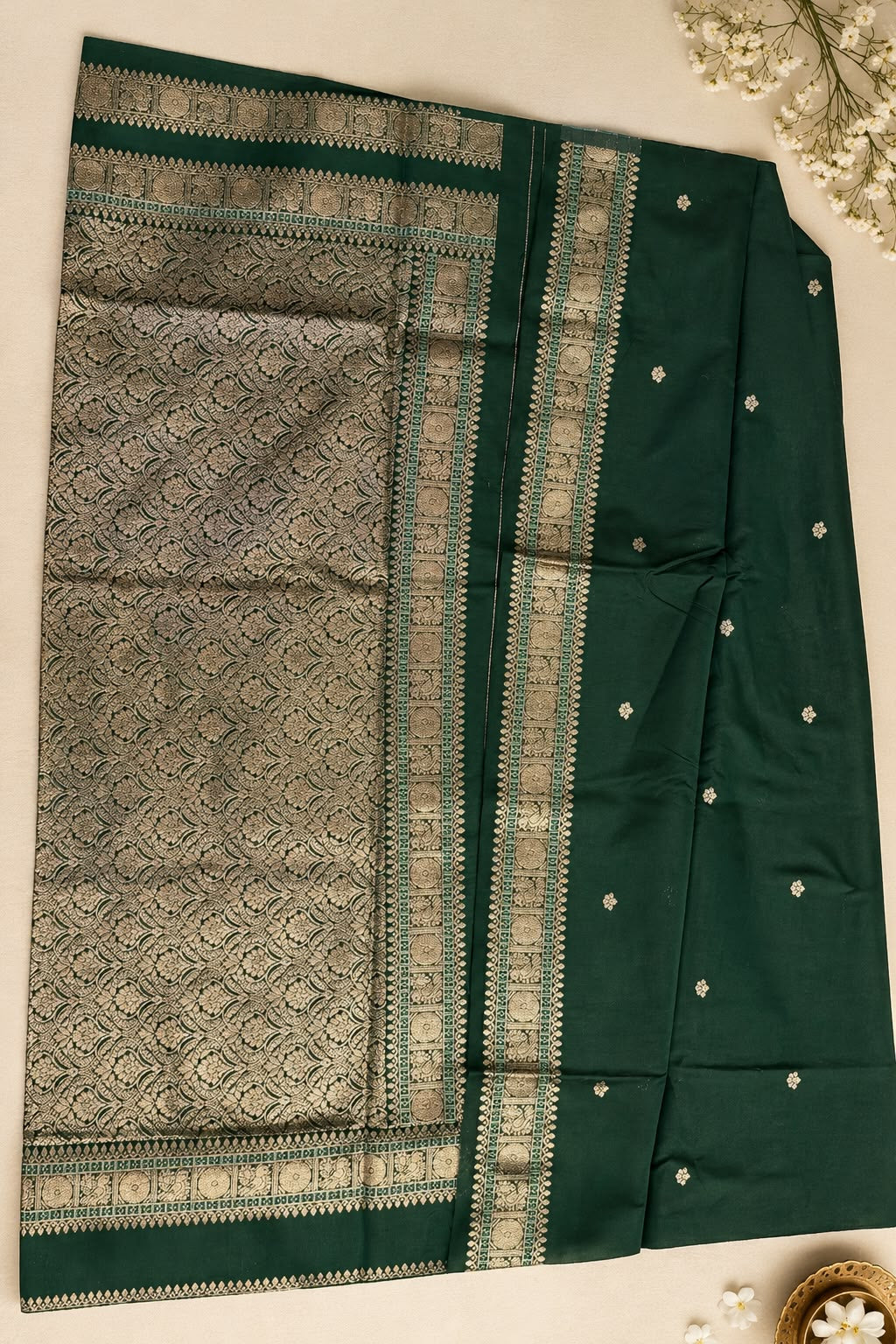 Seraphic Grey Pure Banarasi Silk Saree With Zephyr Blouse Piece