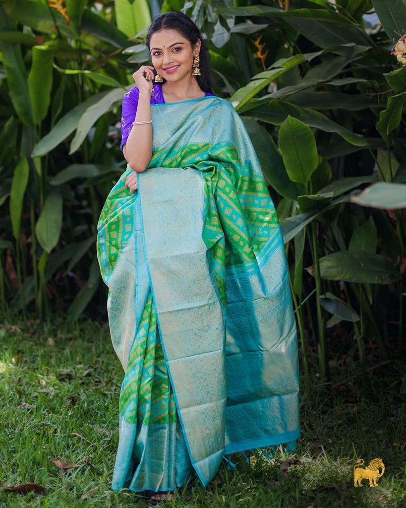 Fragrant Parrot Soft Silk Saree With Ephemeral Blouse Piece