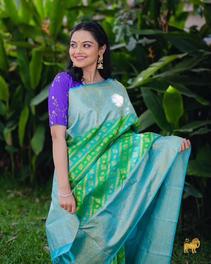 Fragrant Parrot Soft Silk Saree With Ephemeral Blouse Piece