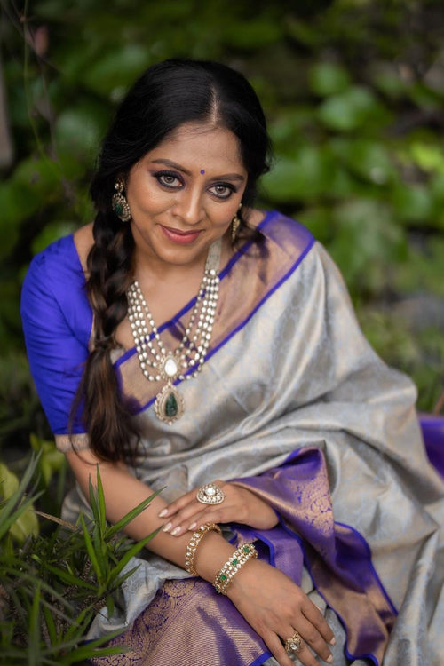 Load image into Gallery viewer, Engaging Grey Soft Silk Saree With Ratatouille Blouse Piece
