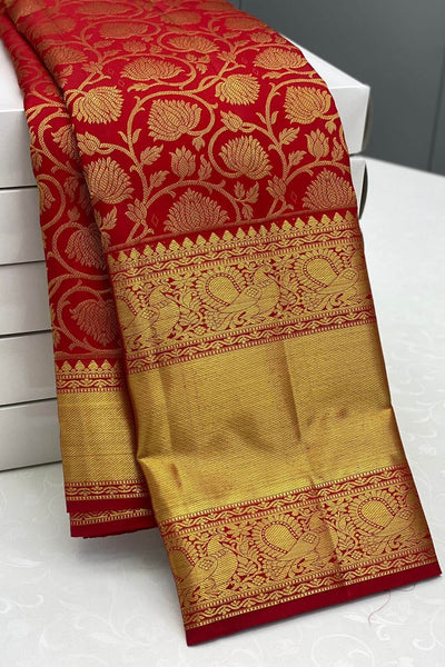 Stunner Red Kanjivaram Silk Saree with Beleaguer Blouse Piece