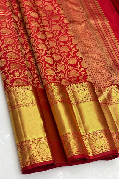 Stunner Red Kanjivaram Silk Saree with Beleaguer Blouse Piece