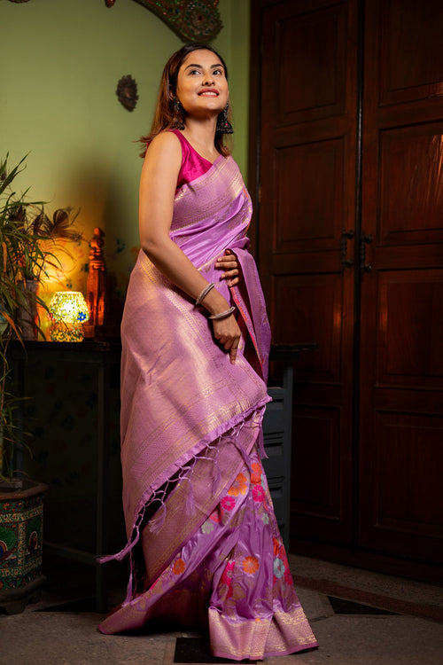 Load image into Gallery viewer, Glorious Lavender Soft Banarasi Silk Saree With Stunner Blouse Piece
