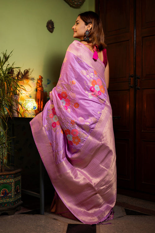 Load image into Gallery viewer, Glorious Lavender Soft Banarasi Silk Saree With Stunner Blouse Piece
