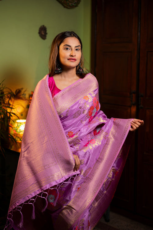 Load image into Gallery viewer, Glorious Lavender Soft Banarasi Silk Saree With Stunner Blouse Piece
