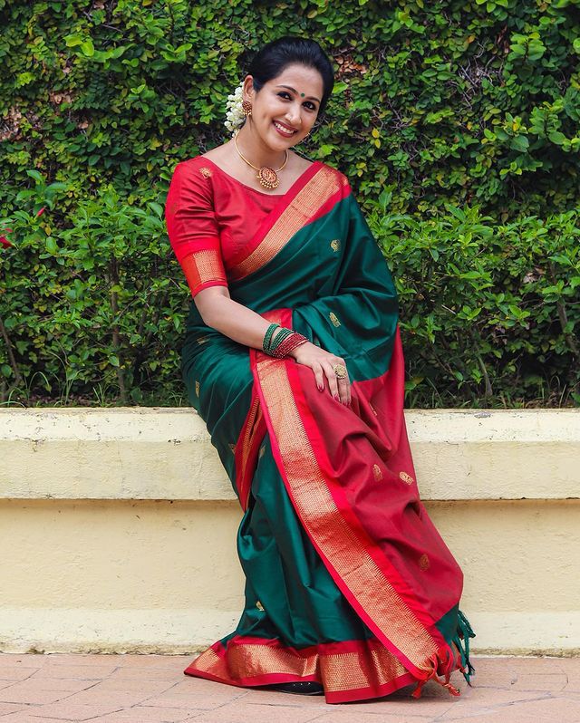 Deserving Rama Soft Banarasi Silk Saree With Sizzling Blouse Piece