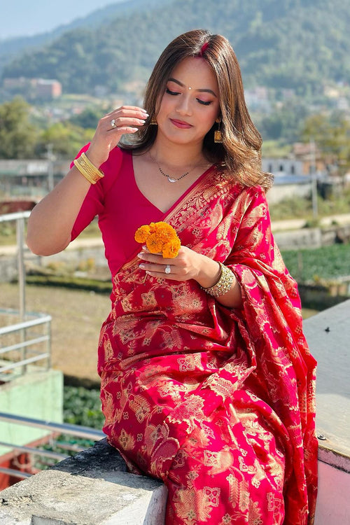 Load image into Gallery viewer, Flattering Dark Pink Soft Silk Saree With Majesty Blouse Piece
