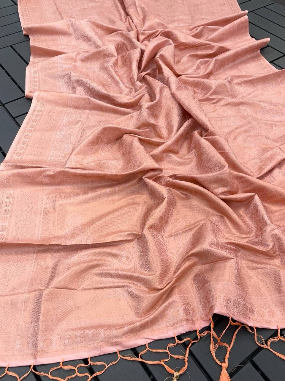 Tremendous Peach Kanjivaram Silk Saree With Whimsical Blouse Piece