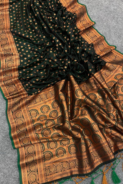 Load image into Gallery viewer, Flameboyant Dark Green Soft Banarasi Silk Saree With Admirable Blouse Piece
