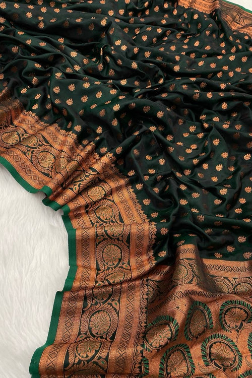 Load image into Gallery viewer, Flameboyant Dark Green Soft Banarasi Silk Saree With Admirable Blouse Piece
