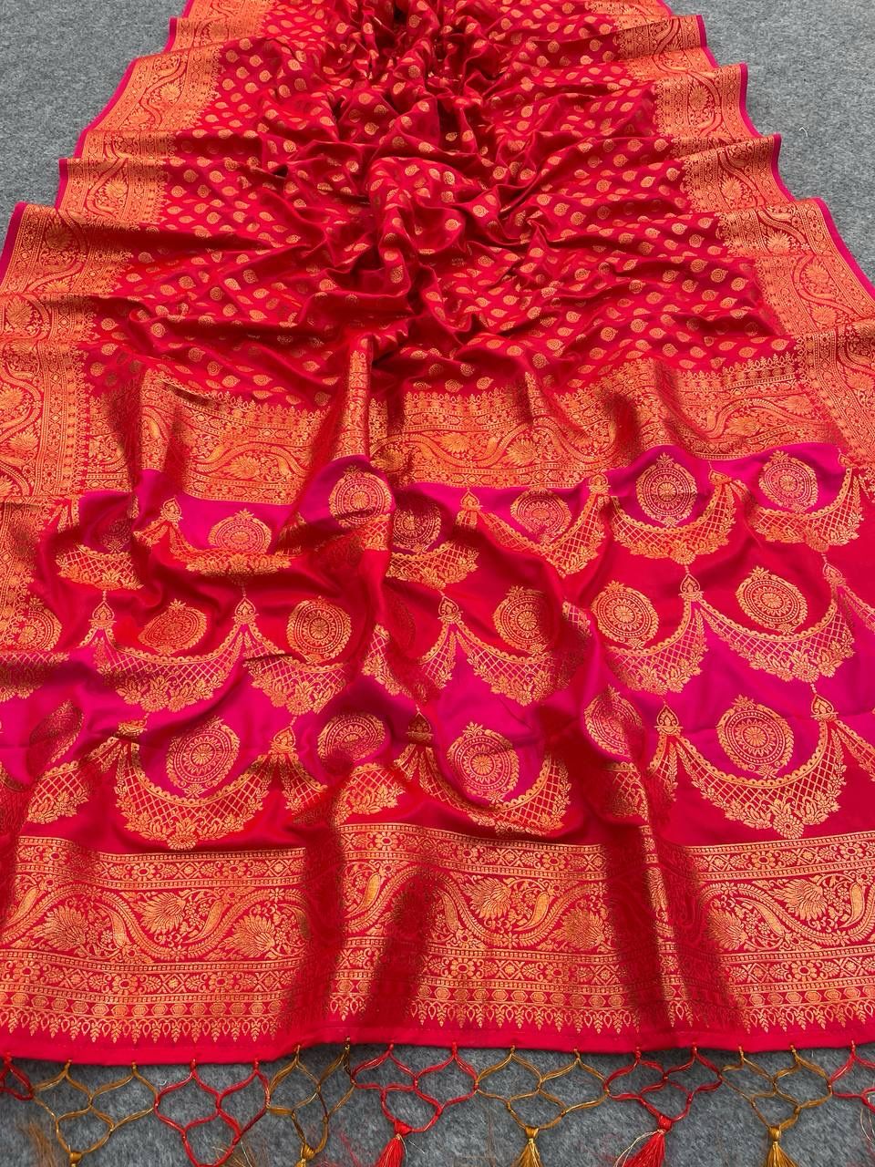 Conflate Red Soft Banarasi Silk Saree With Lissome Blouse Piece