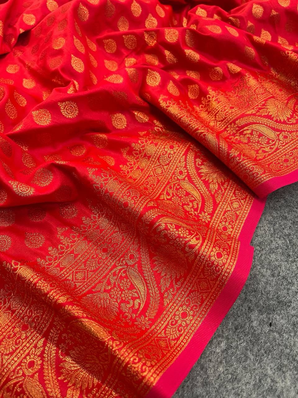 Conflate Red Soft Banarasi Silk Saree With Lissome Blouse Piece