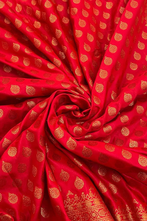 Load image into Gallery viewer, Conflate Red Soft Banarasi Silk Saree With Lissome Blouse Piece
