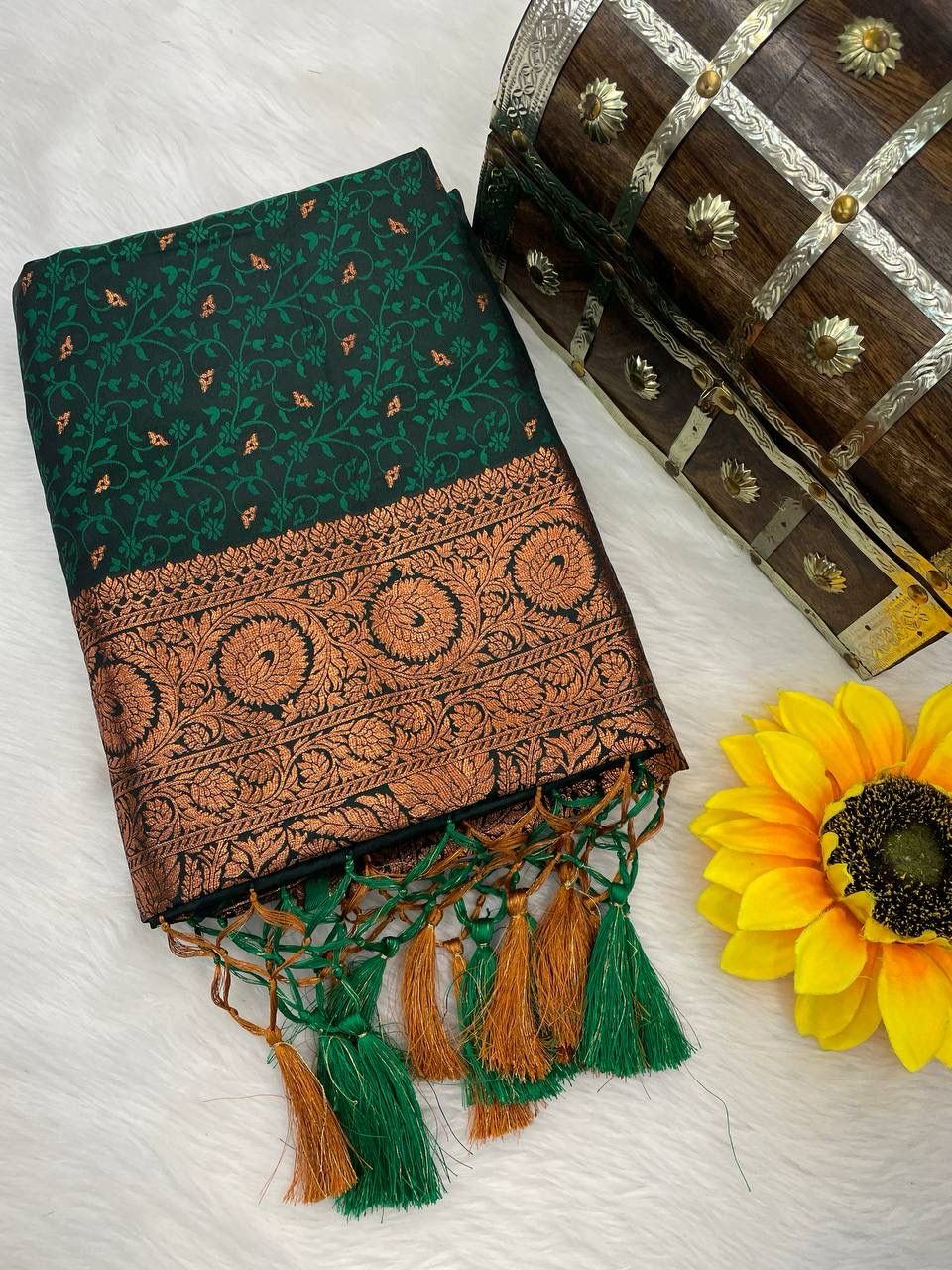 Flameboyant Dark Green Soft Banarasi Silk Saree With Exceptional Blouse Piece