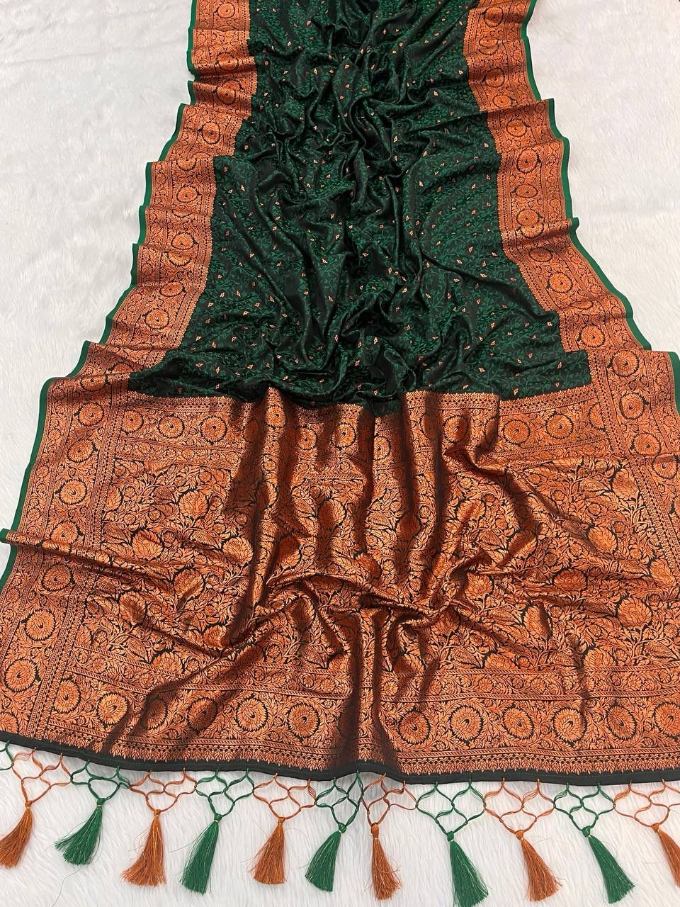 Flameboyant Dark Green Soft Banarasi Silk Saree With Exceptional Blouse Piece