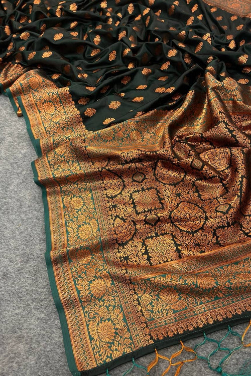 Load image into Gallery viewer, Lissome Dark Green Soft Banarasi Silk Saree With Surreptitious Blouse Piece
