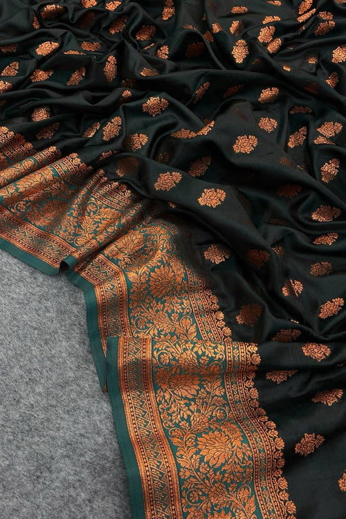 Load image into Gallery viewer, Lissome Dark Green Soft Banarasi Silk Saree With Surreptitious Blouse Piece
