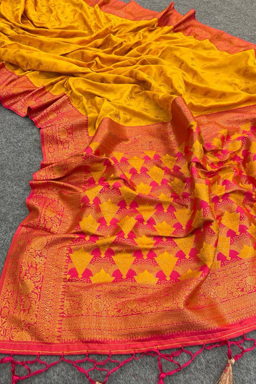 Load image into Gallery viewer, Mellifluous Yellow Soft Banarasi Silk Saree With Denouement Blouse Piece
