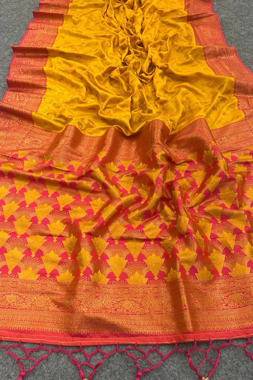 Load image into Gallery viewer, Mellifluous Yellow Soft Banarasi Silk Saree With Denouement Blouse Piece
