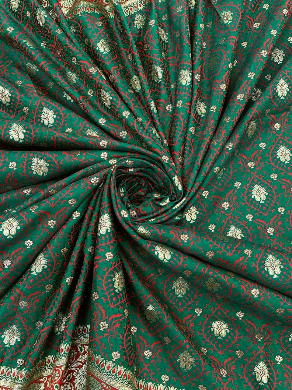 Murmurous Dark Green Soft Banarasi Silk Saree With Resplendent Blouse Piece