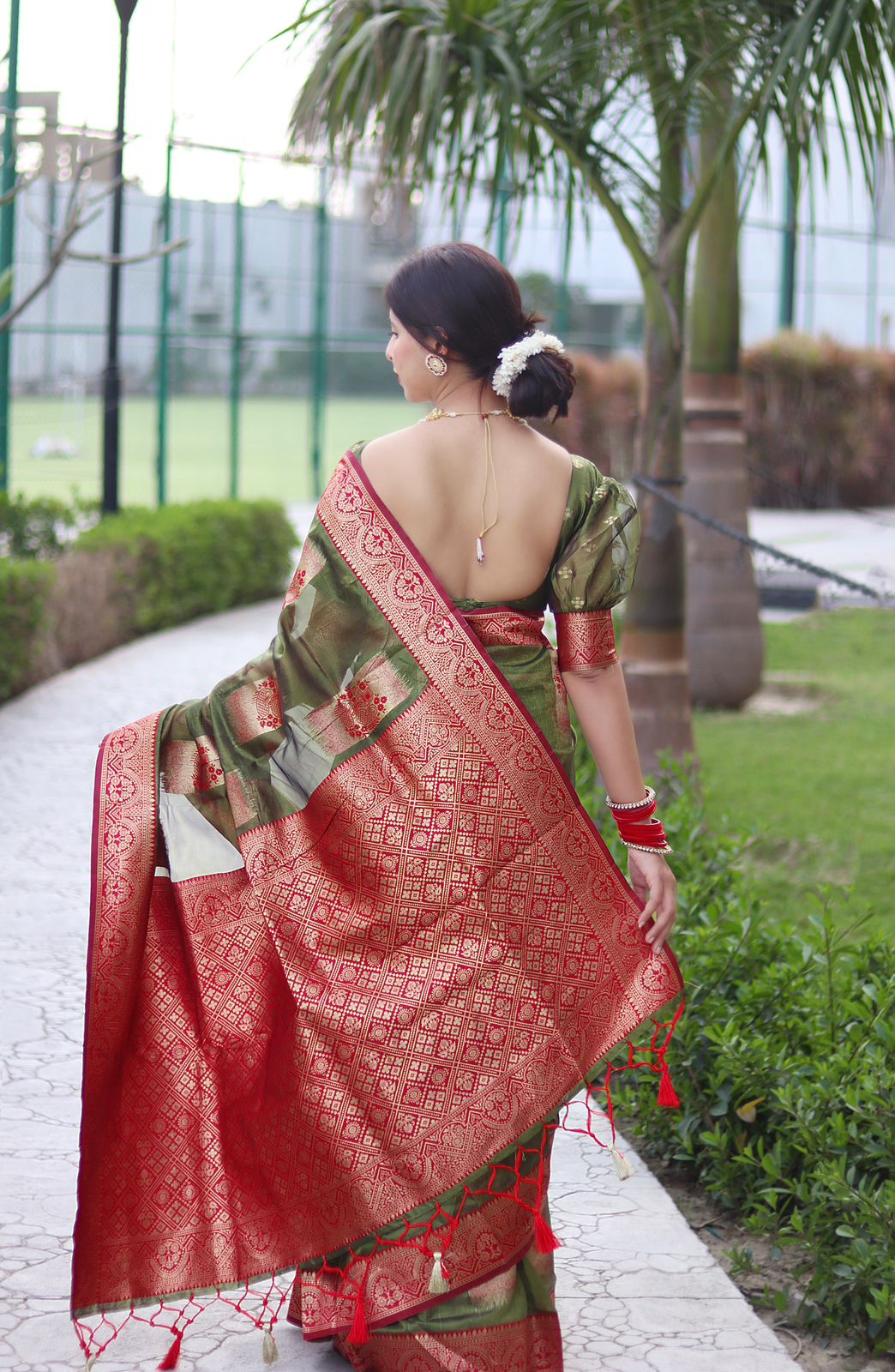 Gleaming Green Orgenza Silk Saree with Classy Blouse Piece