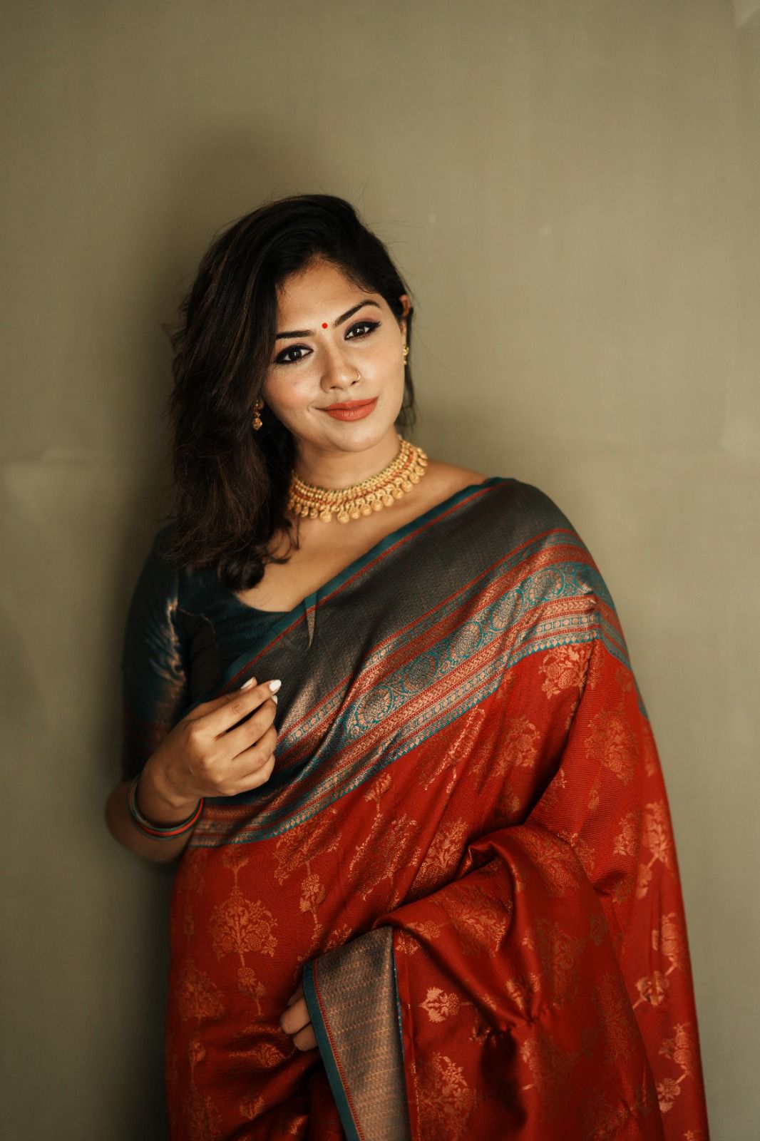 Incredible Maroon Soft Banarasi Silk Saree With Glorious Blouse Piece