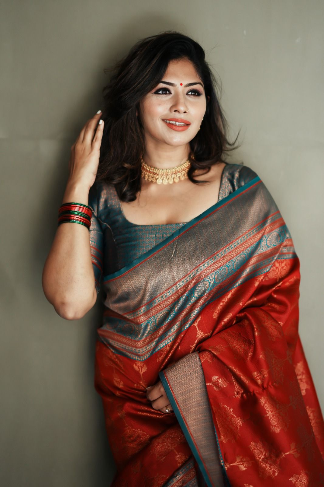 Incredible Maroon Soft Banarasi Silk Saree With Glorious Blouse Piece