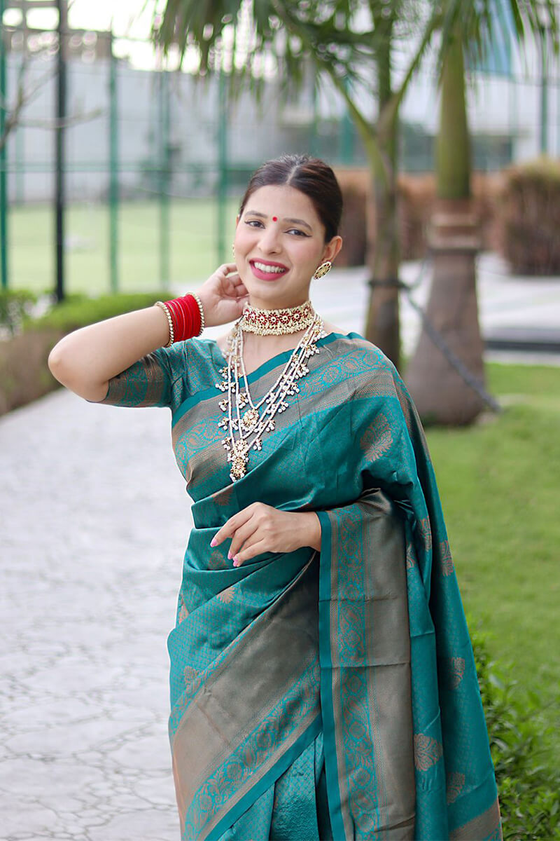 Extraordinary Rama Soft Banarasi Silk Saree With Alluring Blouse Piece
