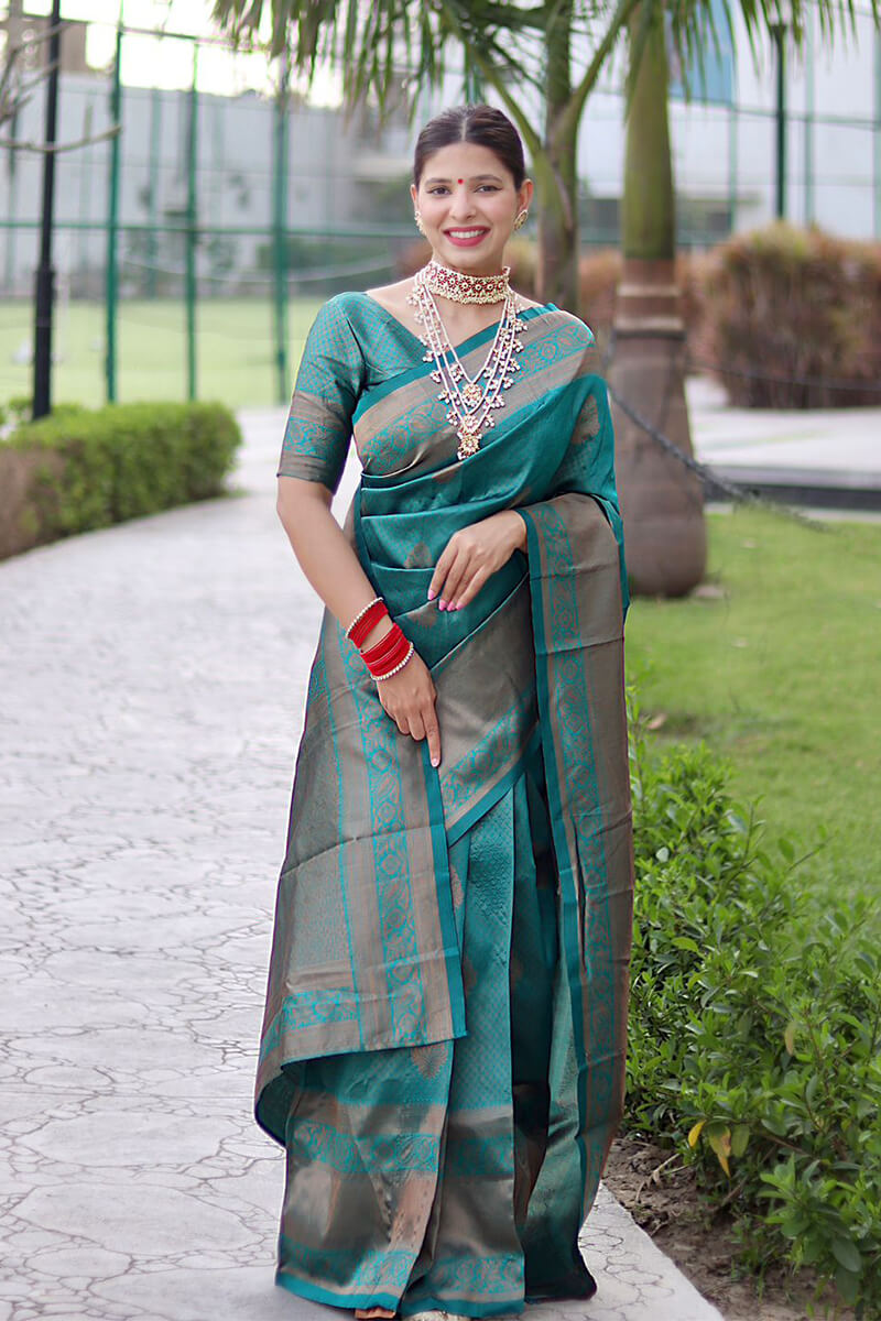 Extraordinary Rama Soft Banarasi Silk Saree With Alluring Blouse Piece