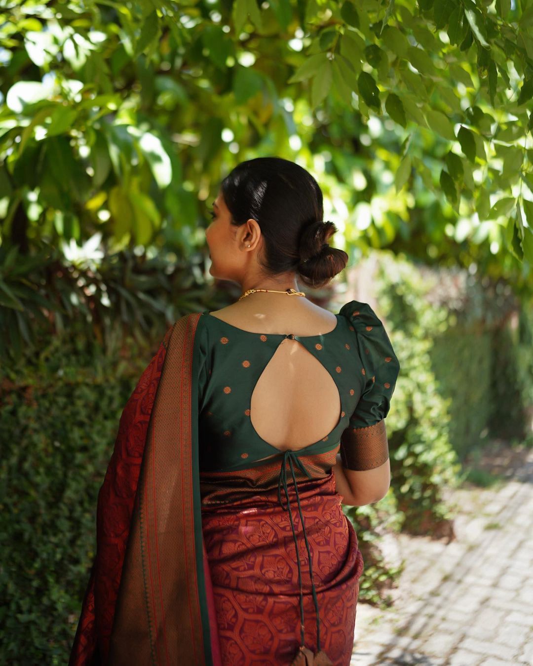 Gleaming Maroon Soft Silk Saree With Charming Blouse Piece