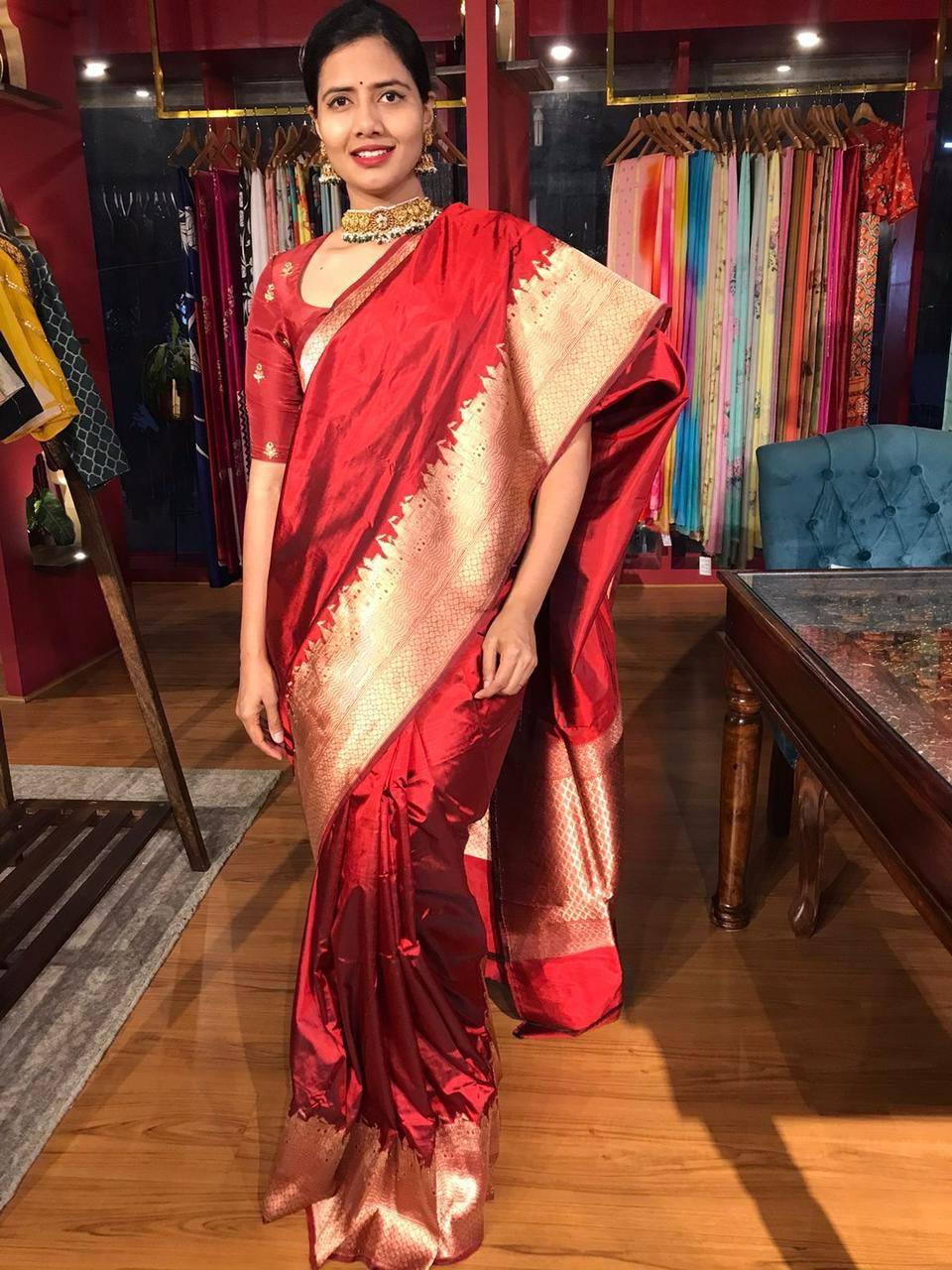 Dazzling Red Soft Silk Saree With Pretty Blouse Piece