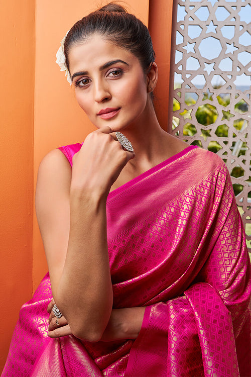 Load image into Gallery viewer, Beautiful Dark Pink Kanjivaram Silk Saree With Captivating Blouse Piece
