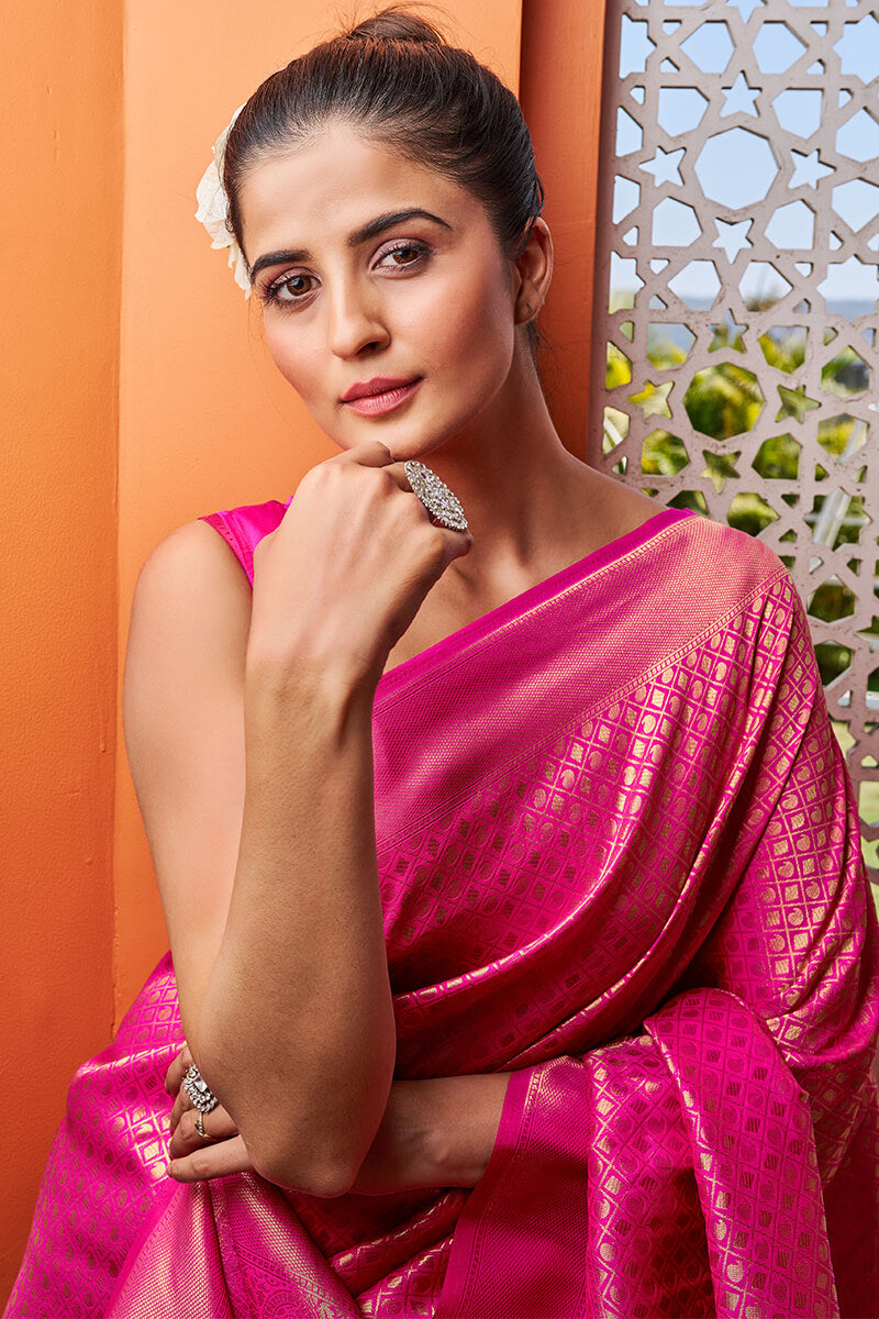 Beautiful Dark Pink Kanjivaram Silk Saree With Captivating Blouse Piece