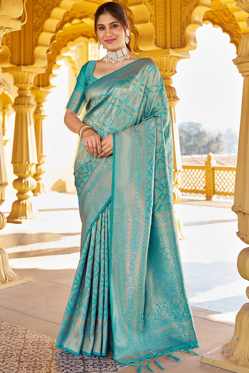 Load image into Gallery viewer, Pulsating Sea Green Kanjivaram Silk Saree With Resplendent Blouse Piece
