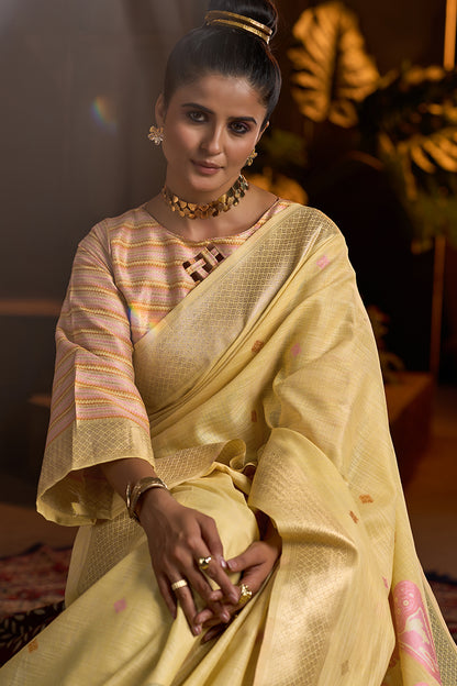 Entrancing Yellow Cotton Silk Saree With Gratifying Blouse Piece