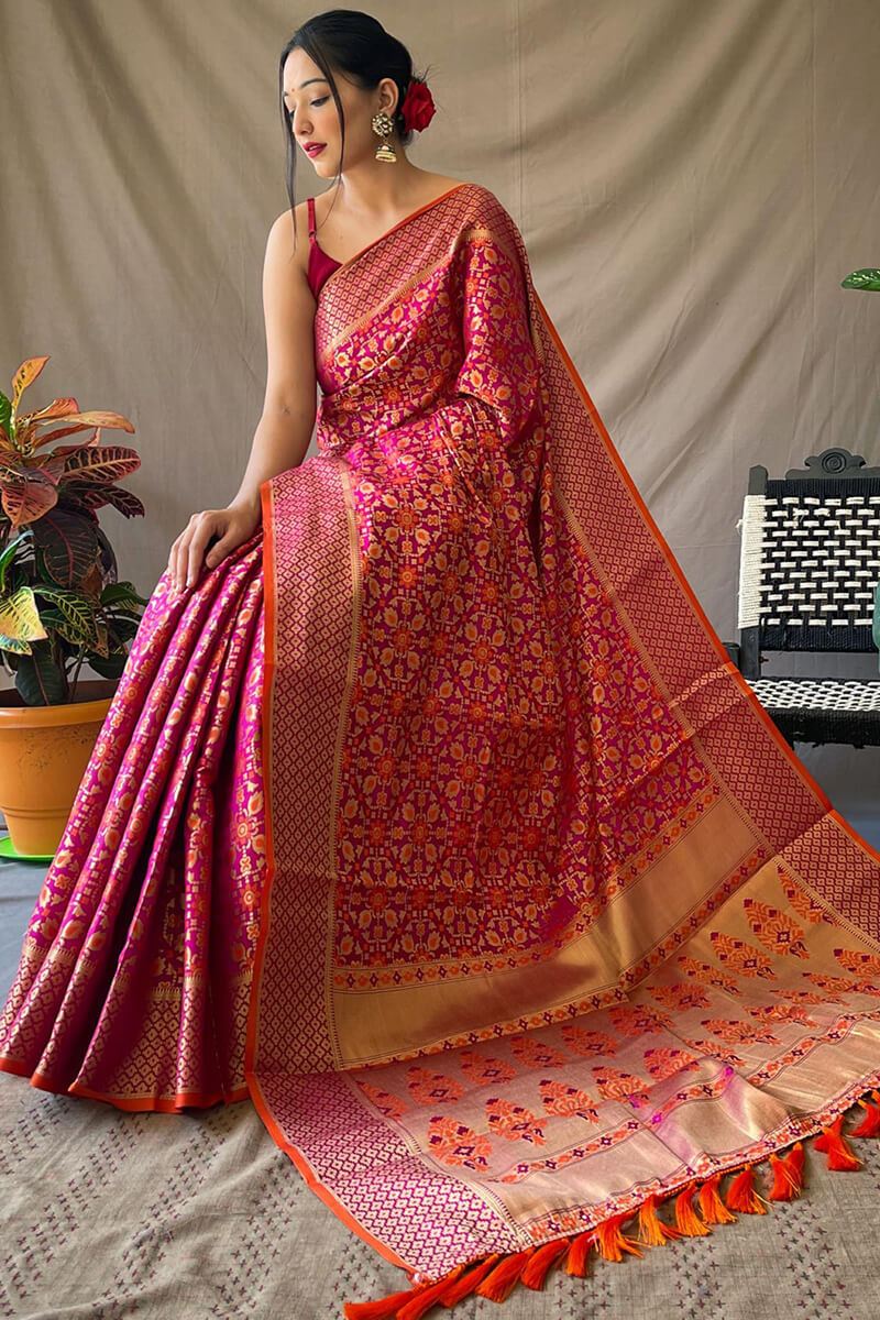 Majestic Dark Pink Patola Silk Saree with Alluring Blouse Piece