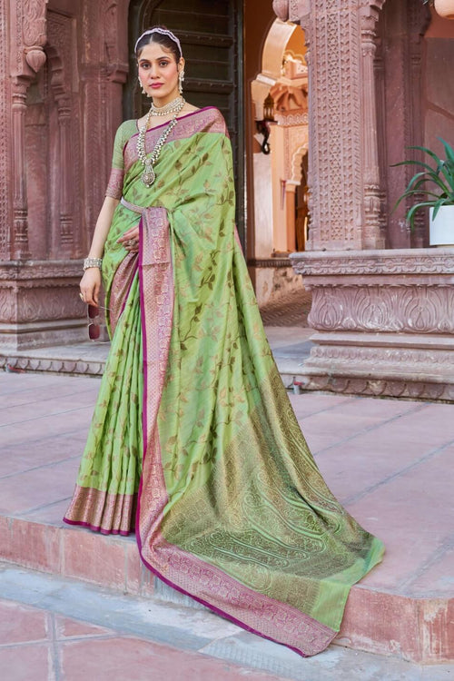 Load image into Gallery viewer, Elegant Green Soft Banarasi Silk Saree With Attractive Blouse Piece
