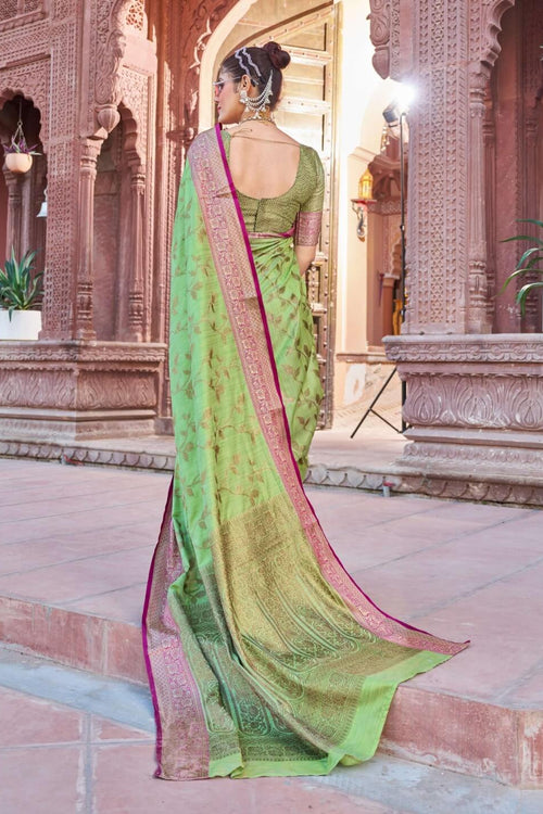 Load image into Gallery viewer, Elegant Green Soft Banarasi Silk Saree With Attractive Blouse Piece
