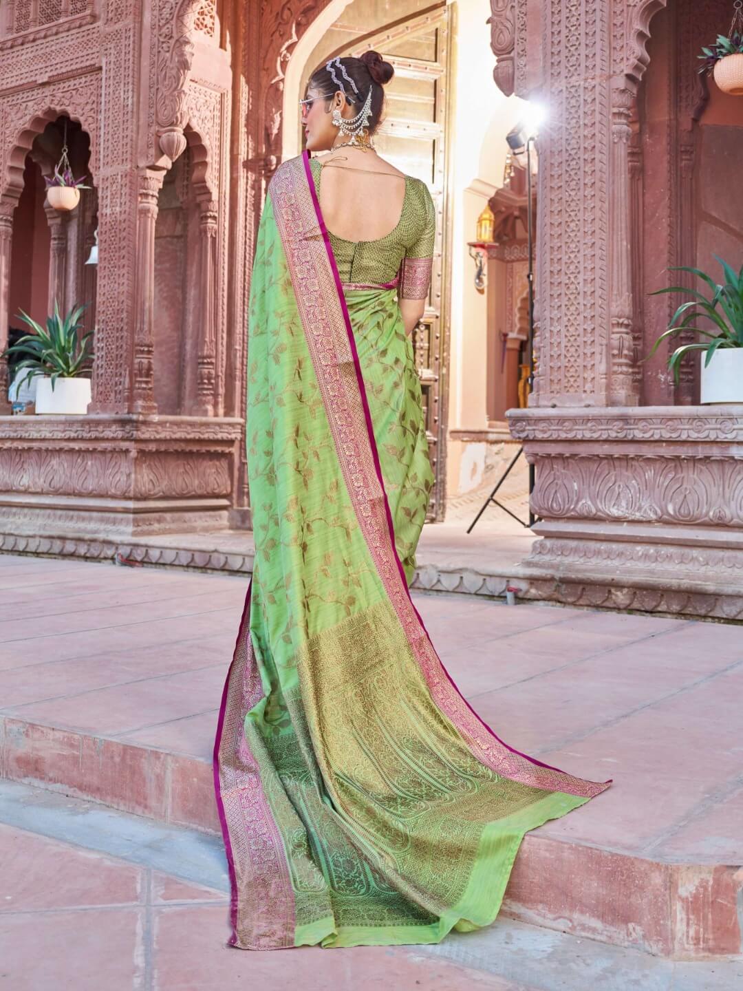 Elegant Green Soft Banarasi Silk Saree With Attractive Blouse Piece