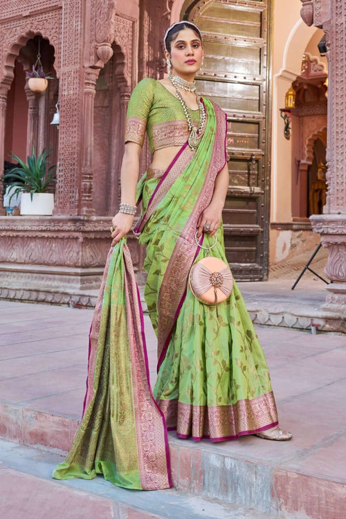 Load image into Gallery viewer, Elegant Green Soft Banarasi Silk Saree With Attractive Blouse Piece
