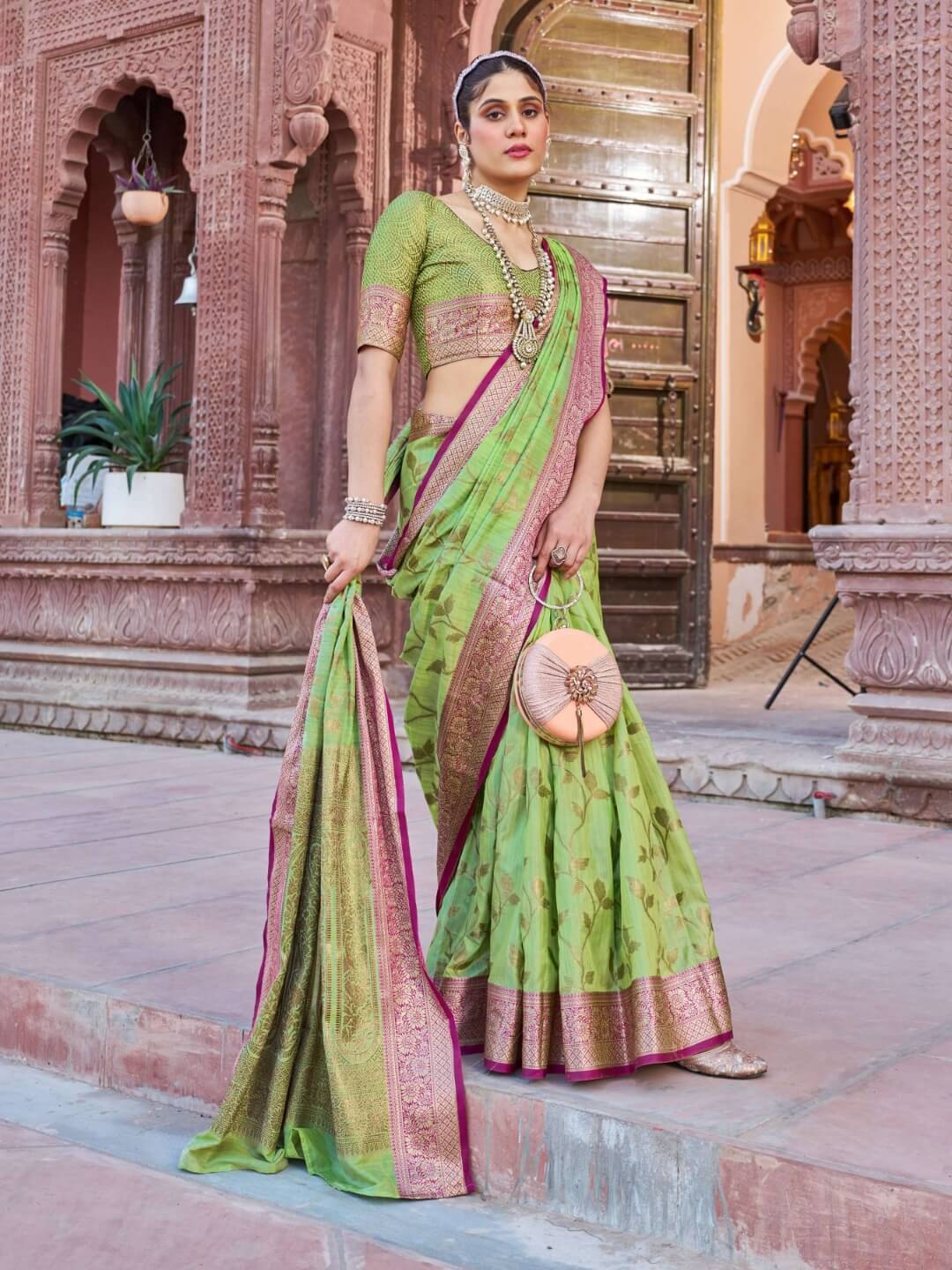 Elegant Green Soft Banarasi Silk Saree With Attractive Blouse Piece