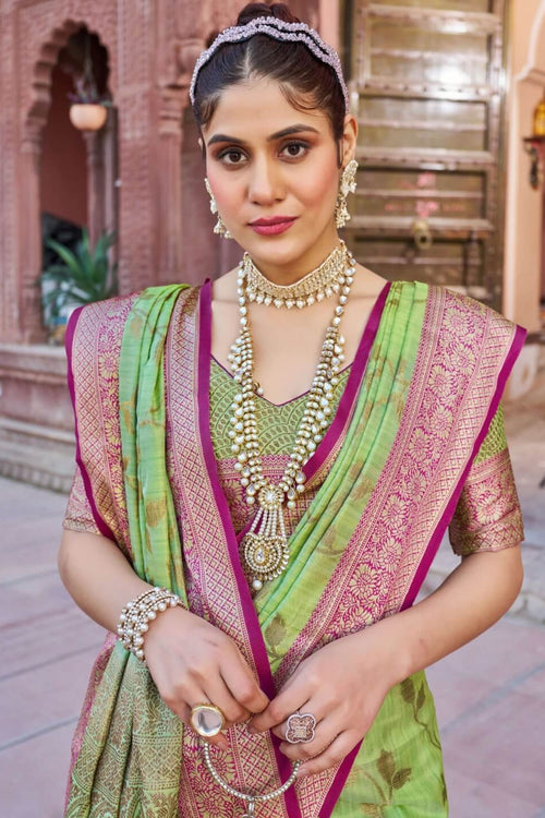 Load image into Gallery viewer, Elegant Green Soft Banarasi Silk Saree With Attractive Blouse Piece
