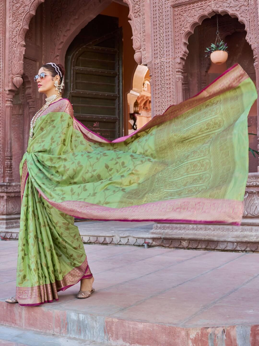 Elegant Green Soft Banarasi Silk Saree With Attractive Blouse Piece